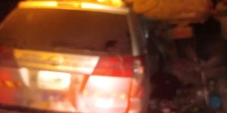 10 dead as commercial bus rams into stationary truck in Lagos