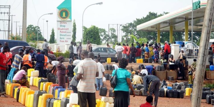 Nigerians Bought ₦‎16 Trillion Fuel, Generators In 2023 – FG