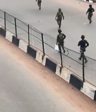 Protesting UNIBEN Students Refuse Passage To Soldiers Passing Through Ugbowo