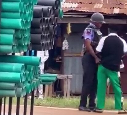 Police Officer Filmed Fighting A Young Man While Carrying His Gun (Video)