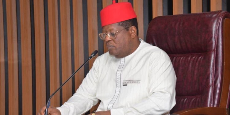 FG Gives Contractors Handling Emergency Projects 3 Months Deadline (Photos)