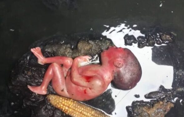 Day-Old Baby Found In Manhole In Port Harcourt (Viewer’s Discretion)