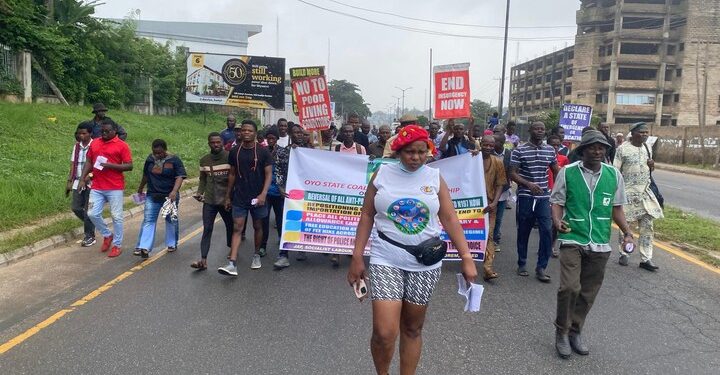 Lady Leads Oyo Residents In Hardship Protest (Photos)