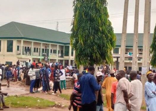 Protesters Overwhelm Security Operatives, Block Abuja-Kaduna Highway (Photos)