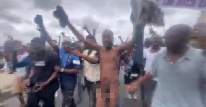 #EndBadGovernance: Angry Man Protests Naked In Abuja (Photos)