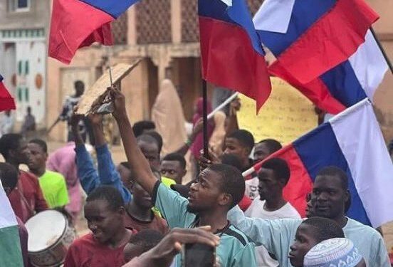 Shi’te Group Behind Russian Flags At Northern Protests – Security Sources
