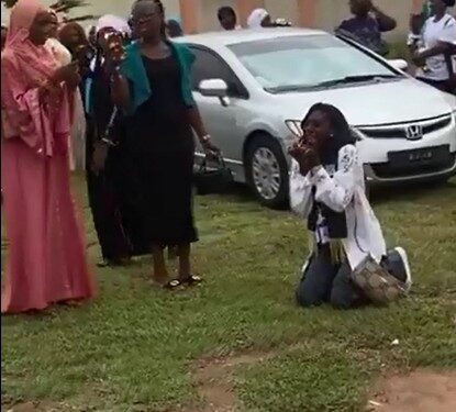 Tearful Lady Kneels And Thanks Her Sister For Sponsoring Her Education (Photos)