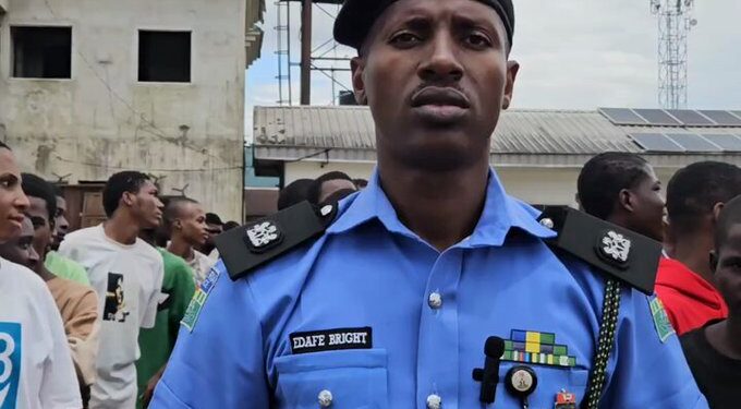 123 Suspected Yahoo Boys Caught In An Estate In Warri, Delta State (Video)