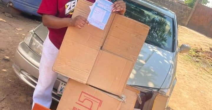 Lady Who Took Mattress After Unpaid Hookup Gets ₦500K And Sewing Machine (Photo)