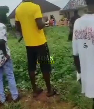 Mob Sets Police Station On Fire To Reach Organ Trafficking Suspects In Edo (Video)