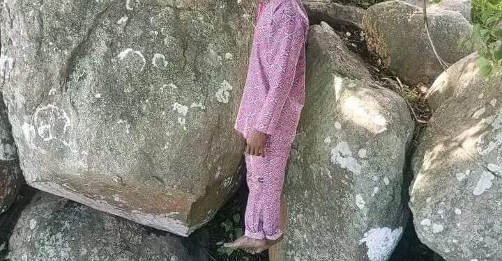 Man Commits Suicide By Hanging In Abuja (Graphic Photos)