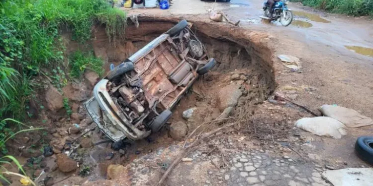 Bus Falls Inside Collapsed Bridge In Ogbomoso, Many Injured (Photos)