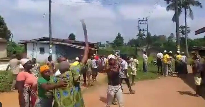 Video Of An Elderly Woman Chasing APC Campaigners With Cutlass In Ondo (Photos)