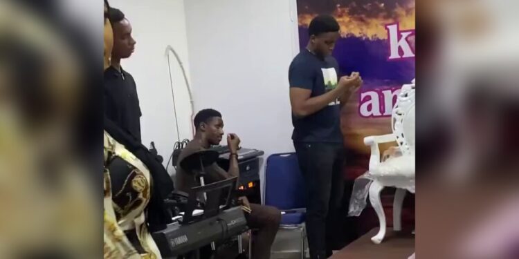 Video Of A Female Pastor Asking His Member To Remove His Shoes At A Church Event