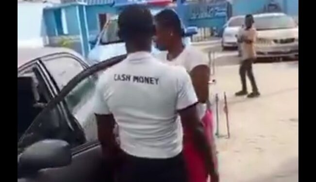 Woman Attacks FRSC Official In Lekki (Video)
