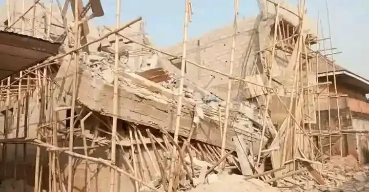 Workers Escape Death As 2-Story Building Collapses In Umuahia