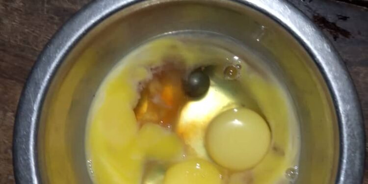 Woman Shocked To See Iron Ball Inside Egg In Calabar (Photos, Video)