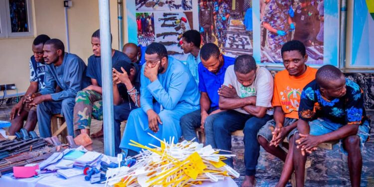Police Rescue 302 Kidnap Victims, Arrest 100 Suspects (Video)