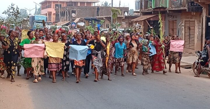 Ebonyi Women Protesting Against Bad Road Block Major Roads (Photos)