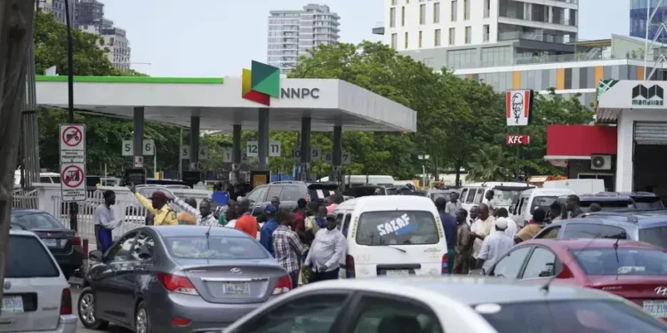 NNPC Reduces Petrol Price To ₦‎860/Litre
