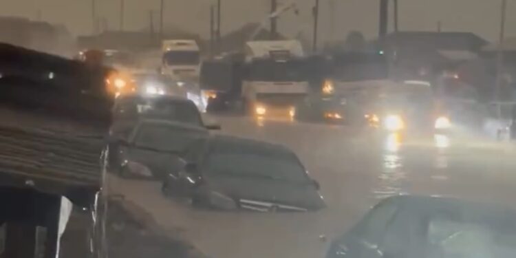 Cars Submerged As Flood Hits Benin City (Video, Photos)