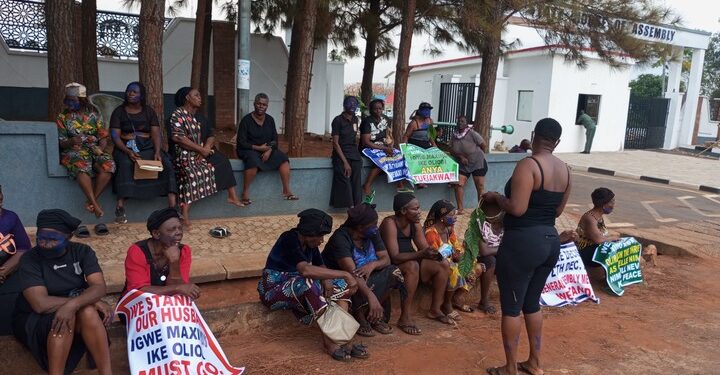 Nimo Women Stage Naked Protest At Anambra Government House, Want Monarch Removed