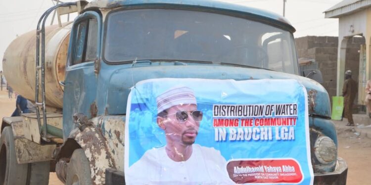 Abdulhamid Yahaya Abba distributes water in buckets via water Tanker