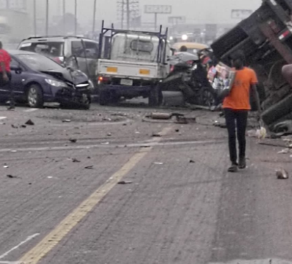 Many injured as multiple vehicles collide with truck on Lagos-Ibadan Expressway (video)