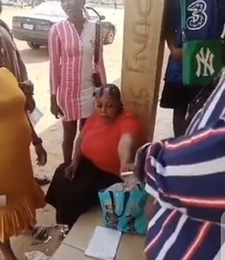 INEC Staff Caught On Camera Collecting ₦‎1,000 To Give Out PVCs In Enugu State