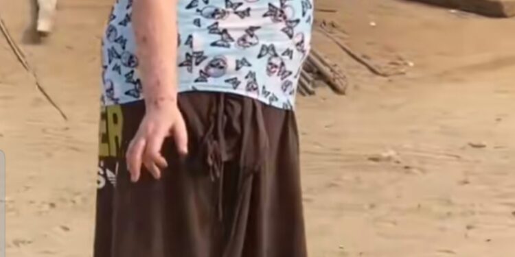 White Woman Ran Mad At Lekki, Lagos (Video)
