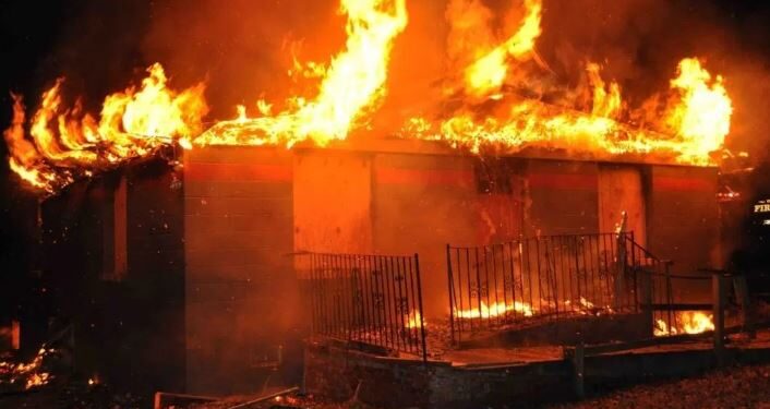 Panic As Fire Guts Residential Building Of 10 Rooms In Ilorin