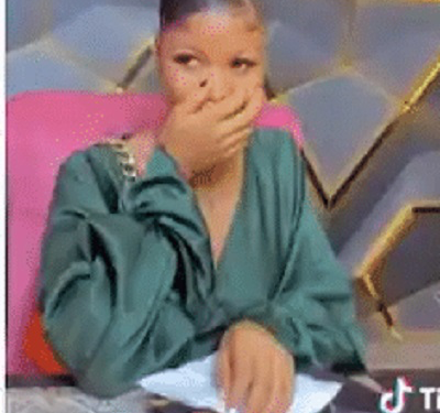 Slay Queen Spotted Packing Leftover Chicken At a Restaurant (Video)
