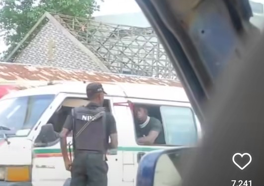 Nigeria Police Officer Caught On Camera Collecting Money From Commercial Drivers