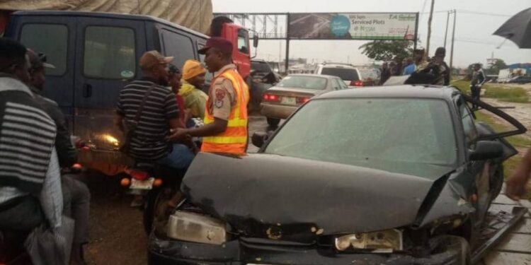 Lagos-Ibadan: Many Feared Injured In Crash, Traffic Builds Up (Photos)