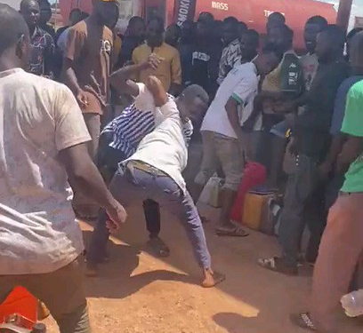 Serious Fights Erupt At Filling Stations In Ibadan And Ogun State (Pictures)