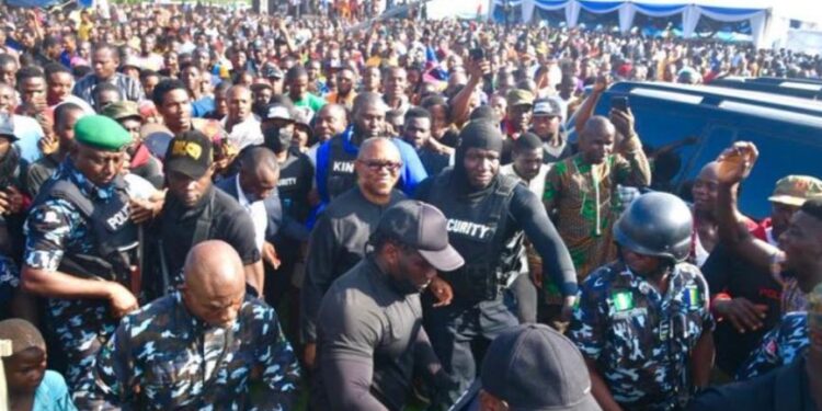 See The Moment The Crowd Went Wild As Peter Obi Storms Venue Of Ex-Senate President, Ken Nnamani’s Wife (Video)