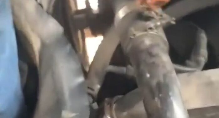 Lagos driver is filmed injecting his bus to start (video)