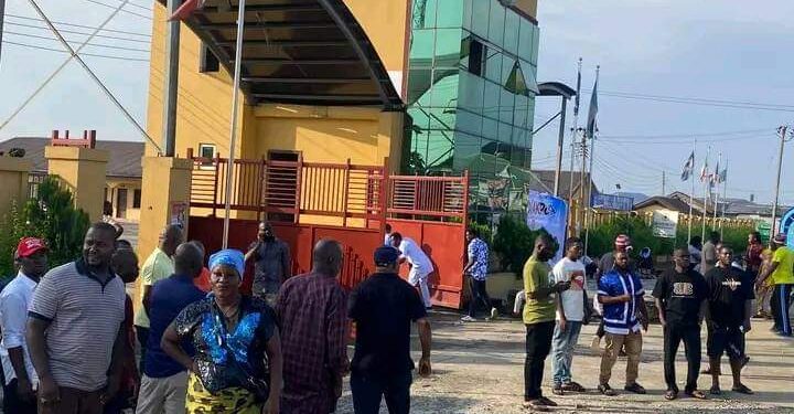 Irate Youths Take Over Obio-Akpor LG Secretariat, Destroy Wike Billboard (Photos)