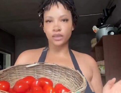 Lady Shows Off Tomatoes & Peppers She Bought For ₦7k, Laments About High Cost