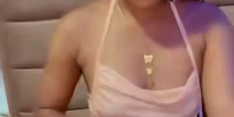 Nigerian lady shows off bag of naira, dollar notes she picked up in club