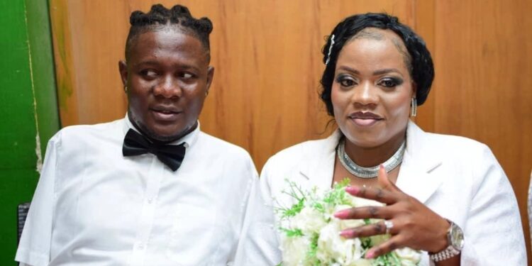Man who lost both arms in an accident while working weds his woman