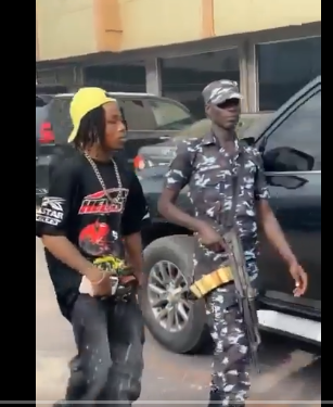 Sagging young man asked to present himself over video of him abusing the Naira