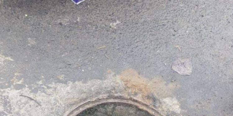 Day-old baby found in manhole in Port Harcourt (photos)