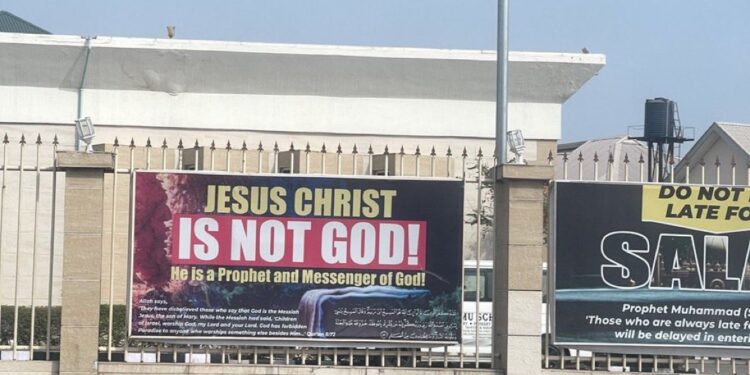 Lekki Central Mosque replaces controversial “Jesus is not God” banner with another controversial banner after backlash