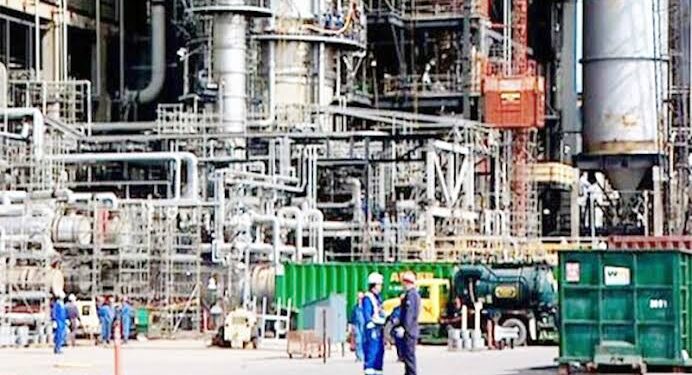 Dangote Refinery Slashes Petrol Price To ₦865