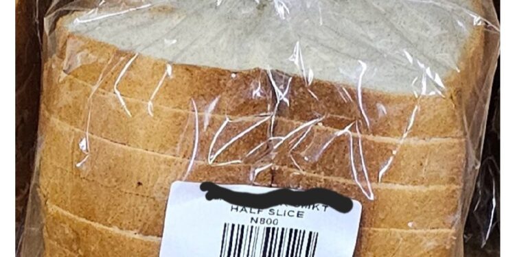 “This is shameful” – Financial instructor says after seeing “half slice” of bread being sold in supermarket due to economic hardship