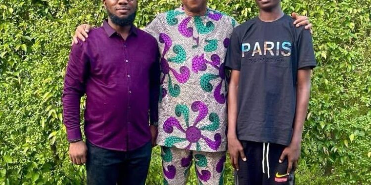 Peter Obi visits and offers Quadri Yusuf Alabu scholarship after his release from detention (photos)