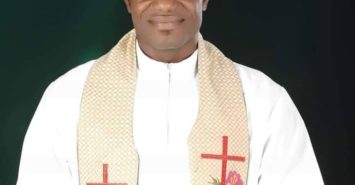 Relying on others’ sweat to always clean up their mess – Nigerian Catholic priest says as mother of 5 gets pregnant a year after he paid her child delivery bill