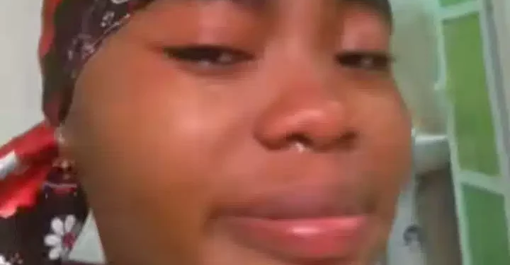 Lady in tears as boyfriend cancels wedding over her refusal to get pregnant first
