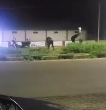 Benue government employs workers to clean Makurdi overnight ahead of Tinubu’s visit; invites support groups to come out and welcome President (video)